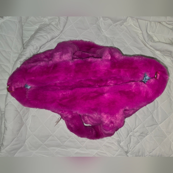 OLIVER THOMAS: Vegan Fluffy Fur Raspberry Tote & Matching Clip-on Interior Pouch - Picture 5 of 16